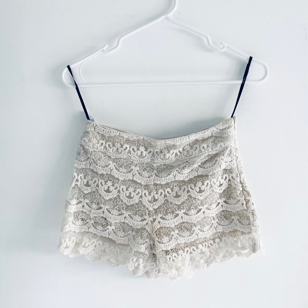 Forever 21 Lace cream bootie shorts extra small